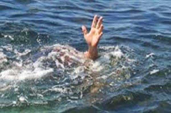 कासगंज में गढ्ढे में भरे पानी में डूबकर दो किशोरो की मौत कासगंज में गढ्ढे में भरे पानी में डूबकर दो किशोरो की मौत